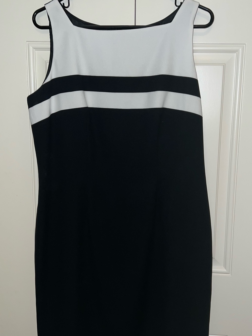 dressbarn Black and White Sleeveless Colorblock Sheath Dress